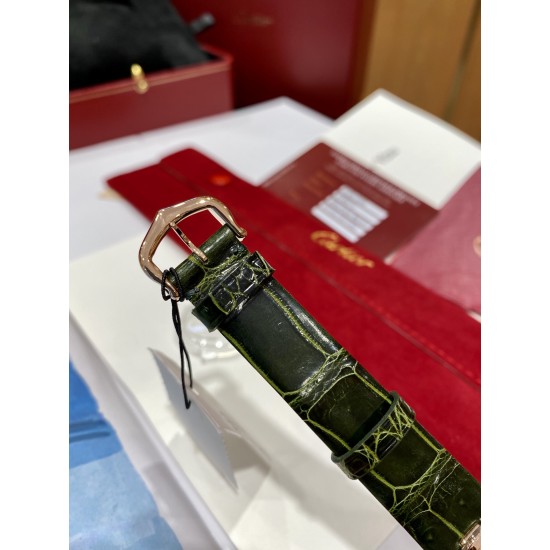 最新配色“牛油果绿” 卡地亚新款白气球系列,44颗小钻 18k金电镀 蓝宝石水晶玻璃镜面 绿色鳄鱼皮表带更衬玫瑰金的光泽,精致耐看,表盘尺寸30,不大不小的尺寸,适合大部分美女,剑形镀金指针 4点钟位置镶嵌施华洛世奇明亮式切割圆钻 支持专柜对比,送礼首选,非人为损坏免费保修。 最新配色“牛油果绿” 卡地亚新款白气球系列,44颗小钻 18k金电镀 蓝宝石水晶玻璃镜面 绿色鳄鱼皮表带更衬玫瑰金的光泽,精致耐看,表盘尺寸30,不大不小的尺寸,适合大部分美女,剑形镀金指针 4点钟位置镶嵌施华洛世奇明亮式切割圆钻 支持专柜对比,送礼首选,非人为损坏免费保修。