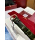 最新配色“牛油果绿” 卡地亚新款白气球系列,44颗小钻 18k金电镀 蓝宝石水晶玻璃镜面 绿色鳄鱼皮表带更衬玫瑰金的光泽,精致耐看,表盘尺寸30,不大不小的尺寸,适合大部分美女,剑形镀金指针 4点钟位置镶嵌施华洛世奇明亮式切割圆钻 支持专柜对比,送礼首选,非人为损坏免费保修。 最新配色“牛油果绿” 卡地亚新款白气球系列,44颗小钻 18k金电镀 蓝宝石水晶玻璃镜面 绿色鳄鱼皮表带更衬玫瑰金的光泽,精致耐看,表盘尺寸30,不大不小的尺寸,适合大部分美女,剑形镀金指针 4点钟位置镶嵌施华洛世奇明亮式切割圆钻 支持专柜对比,送礼首选,非人为损坏免费保修。