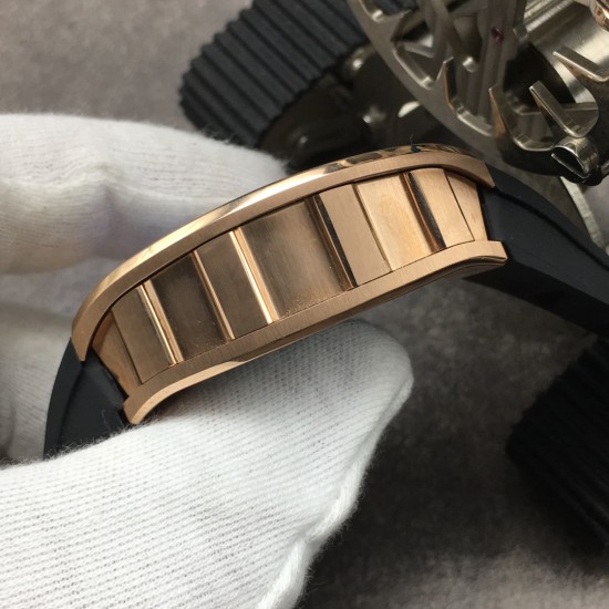 RM工厂出品 理 查徳 米勒 Richard Mille RM35-01 此复刻版表壳和底盖釆用高级喷沙打造,使之壳上下与左右二侧毫无缝隙,马来西亚进口橡胶表带/尼龙表带,使之呈现出超韧性及柔软的感觉,搭载原装进口机械机芯 蓝宝石水晶玻璃 极具个性与夸张的表壳表盘设计只为遇见个性独特的你!RM诚意之作 值得你拥有! RM工厂出品 理 查徳 米勒 Richard Mille RM35-01 此复刻版表壳和底盖釆用高级喷沙打造,使之壳上下与左右二侧毫无缝隙,马来西亚进口橡胶表带/尼龙表带,使之呈现出超韧性及柔软的感觉,搭载原装进口机械机芯 蓝宝石水晶玻璃 极具个性与夸张的表壳表盘设计只为遇见个性独特的你!RM诚意之作 值得你拥有!