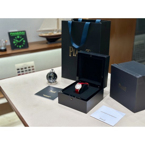 伯爵69Limelight Gala腕表超级版 正品级腕表尺寸32mm有鳄鱼皮表带,绢丝表带,牛皮表带可选运用一流的壳套打磨工艺,诠释伯爵优雅气质。表扣细节工艺,搭配施华洛世奇水钻,偶然一亮,清新脱俗。采用定制版瑞士石英机芯,续航给力,走时稳健,零返修。镶饰60颗明亮式切割钻(约0.92克拉)。表扣镶饰单颗明亮式切割施华洛世奇水钻(约0.01克拉)动人线条衬托优雅气质 伯爵69Limelight Gala腕表超级版 正品级腕表尺寸32mm有鳄鱼皮表带,绢丝表带,牛皮表带可选运用一流的壳套打磨工艺,诠释伯爵优雅气质。表扣细节工艺,搭配施华洛世奇水钻,偶然一亮,清新脱俗。采用定制版瑞士石英机芯,续航给力,走时稳健,零返修。镶饰60颗明亮式切割钻(约0.92克拉)。表扣镶饰单颗明亮式切割施华洛世奇水钻(约0.01克拉)动人线条衬托优雅气质