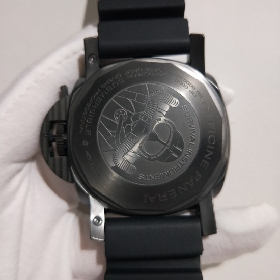 沛纳海新款,SUBMERSIBLE 潜行系列,型号PAM0979,直径47mm,厚度15mm,仿carbotech碳纤维复合材质钢壳,矿物质强化玻璃,单向旋转表圈,舒适硅胶带,装配全自动机芯。至臻精品,尽显男士魅力!欢迎转载 沛纳海新款,SUBMERSIBLE 潜行系列,型号PAM0979,直径47mm,厚度15mm,仿carbotech碳纤维复合材质钢壳,矿物质强化玻璃,单向旋转表圈,舒适硅胶带,装配全自动机芯。至臻精品,尽显男士魅力!欢迎转载