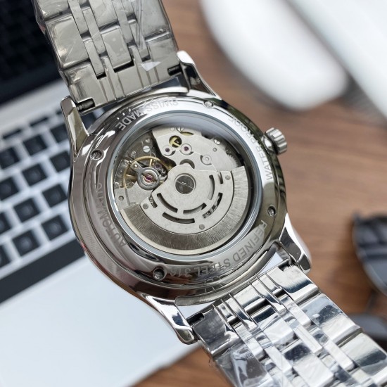 实物拍摄品牌：百达翡丽-PATEK PHILPPE 类型：[酷]男士腕表表壳：316精钢（做工优质）表带：进口小牛皮/316精钢(两种可选)机芯：高级定制全自动机械机芯(走时稳定)材料：高级强化镀膜镜面尺寸：直径40mm 厚度12mm