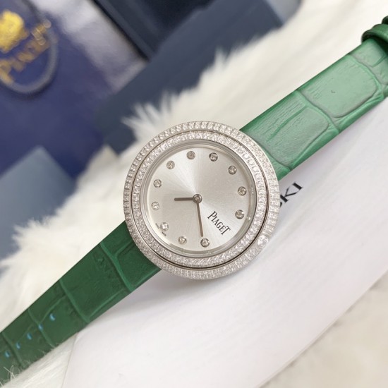 实拍 伯爵-PIAGET 女士腕表 瑞士石英机芯 316L精钢表壳 真牛皮表带 尺寸34*8mm 蓝宝石玻璃镜面 简约的设计,大胆而多彩的配色,以及旋转表圈是伯爵品牌 Possession腕表的特质所在。通过品牌制表师们天马星空的创意,将各个亮色的表带与贵金属、钻石、精钢材质相融,通过圆形盘面的演绎,令全新的 Possession腕表越发闪耀夺目,给人眼前一亮之感。 实拍 伯爵-PIAGET 女士腕表 瑞士石英机芯 316L精钢表壳 真牛皮表带 尺寸34*8mm 蓝宝石玻璃镜面 简约的设计,大胆而多彩的配色,以及旋转表圈是伯爵品牌 Possession腕表的特质所在。通过品牌制表师们天马星空的创意,将各个亮色的表带与贵金属、钻石、精钢材质相融,通过圆形盘面的演绎,令全新的 Possession腕表越发闪耀夺目,给人眼前一亮之感。