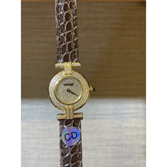 鳄鱼皮新品发布 奢华版满天星镶钻表盘卡地亚小旋风must de小金表vintage中古断货王，性价比高闭眼入。神仙颜值美绝trinity，小孩子才做选择，成年人都是all in![色]表径24mm，超薄厚度5.8mm，搭载瑞士石英机芯，罗马刻度奶油盘，简洁大两针，后镶天然美钻搭配鳄鱼皮表带更奢华超级闪。可仙可盐可甜，精致优雅上手绝美。时尚是一个经典的轮回～说不定今年的复古风，你就是走得最驾轻就熟的一个。推荐指数：⭐⭐⭐⭐⭐
