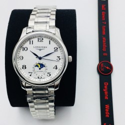 【LG Factory】新力作 浪琴Longines新款「Master Moonphase」月相日历腕表，采用ETA2824-2机芯，功能完美同步，防水深度30米，表耳线条温润流畅。表盘为大三针布局，最特别之处是表圈分钟刻度圈为立体倾斜的设计，提供出色的表盘层次感。6点的月相盘与日历功能融为一体。表盘共有3种款式：银白色麦粒纹搭配衬线体阿拉伯数字时标，黑色麦粒纹搭配罗马数字时标，蓝色日晖纹搭配棍状时标 ，直径40毫米，厚度10毫米，意大利进口小牛皮 原装蝴蝶扣 ⚠️请认准独家品质！LG品质 值得信赖！