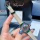 ★实拍 最新萧邦彩虹钻震撼来袭!萧邦快乐钻一直是女表中的翘楚,对萧邦这个系列的创意一直中毒很深,这款彩虹钻属于萧邦的高级珠宝系列!该腕表尺寸大小恰到好处 佩戴舒适!当时间遇见彩虹 玩转小清新 宝石闪耀着红橙黄绿青蓝紫等斑斓色彩 恰似添上曼妙多姿变化色彩精心挑选玲珑精巧的宝石组合镶嵌在一起 为腕表赋予了奇异光彩!女表彩虹圈 萧邦宝石美 不犹豫 果断入手吧! ★实拍 最新萧邦彩虹钻震撼来袭!萧邦快乐钻一直是女表中的翘楚,对萧邦这个系列的创意一直中毒很深,这款彩虹钻属于萧邦的高级珠宝系列!该腕表尺寸大小恰到好处 佩戴舒适!当时间遇见彩虹 玩转小清新 宝石闪耀着红橙黄绿青蓝紫等斑斓色彩 恰似添上曼妙多姿变化色彩精心挑选玲珑精巧的宝石组合镶嵌在一起 为腕表赋予了奇异光彩!女表彩虹圈 萧邦宝石美 不犹豫 果断入手吧!