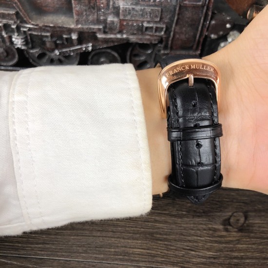 法兰克 穆勒Franck Muller 全新满天星系列⚓️搭载进口日本西铁城机械机芯⚙️意大利双面小牛皮原装针扣酒桶形拱桥状精钢表壳⚫️手工全镶嵌施华洛水晶钻 高贵霸气尺寸43*55mm高尚的艺术 精湛的工艺 一经发布 无不轰动 法兰克 穆勒Franck Muller 全新满天星系列⚓️搭载进口日本西铁城机械机芯⚙️意大利双面小牛皮原装针扣酒桶形拱桥状精钢表壳⚫️手工全镶嵌施华洛水晶钻 高贵霸气尺寸43*55mm高尚的艺术 精湛的工艺 一经发布 无不轰动