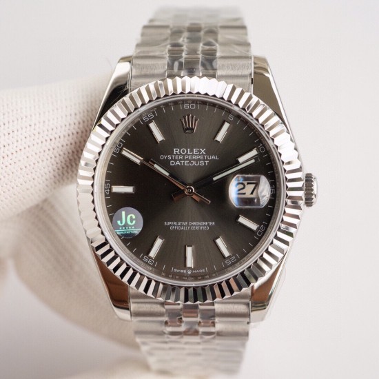 ROLEX 劳力士 蚝式恒动日志型41mm系列腕表,直径41mm,经典的蚝式表壳搭配三角坑纹外圈,把头采用旋入式设计,抗刮损蓝水晶玻璃,防反光凸透式放大(2.5倍)日历窗,隐蔽式摺叠皇冠带扣,矜持有度秀而不媚 恒久优雅! ROLEX 劳力士 蚝式恒动日志型41mm系列腕表,直径41mm,经典的蚝式表壳搭配三角坑纹外圈,把头采用旋入式设计,抗刮损蓝水晶玻璃,防反光凸透式放大(2.5倍)日历窗,隐蔽式摺叠皇冠带扣,矜持有度秀而不媚 恒久优雅!