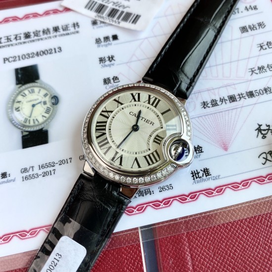 新款33钻表!又一重磅来袭!卡地亚真钻蓝气球欧洲渠道,每到年底国外很多代工都会流点这种很贵的表出来,同属石英机芯,33mm表盘,表壳镶嵌50颗vs1.5真钻!每只都有国家机构出具的证书,确保每一块都是真材实料真钻石,参数具体详尽,远非市场那些假证书可比,每一张证书的检测编号都是唯一编号,一一对应,绝无重复,机构官方网站可查阅!这个价格买钻石都值,更不要说买这个牌子的表,送礼是绝对赞到爆!要的速度了! 新款33钻表!又一重磅来袭!卡地亚真钻蓝气球欧洲渠道,每到年底国外很多代工都会流点这种很贵的表出来,同属石英机芯,33mm表盘,表壳镶嵌50颗vs1.5真钻!每只都有国家机构出具的证书,确保每一块都是真材实料真钻石,参数具体详尽,远非市场那些假证书可比,每一张证书的检测编号都是唯一编号,一一对应,绝无重复,机构官方网站可查阅!这个价格买钻石都值,更不要说买这个牌子的表,送礼是绝对赞到爆!要的速度了!