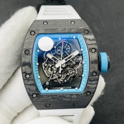 ZF2023高科技再造传奇RICHARD MILLE碳纤维限量款理查德米勒RM055“白色传奇”全球限量腕表美到极致的视觉冲击表壳呈酒桶形，采用三件式结构，上下表圈和表环分别以NTPT碳纤维和喷砂钛金属打造。“白色传奇”款配备白色内圈、指针和表冠衬垫；表盘法兰盘由黑色碳纤维制成，时标经同源荧光涂层。法兰盘经钻碳(DLC)处理。机芯与表盘融为一体，选择了5级钛作为这种“骨架”运动的基板和桥梁，提供高强度运动精度和可靠性。NTPT材质的成功开发使ZF开拓了复刻表从材料科技层面上的突破ZF出品 必属精品