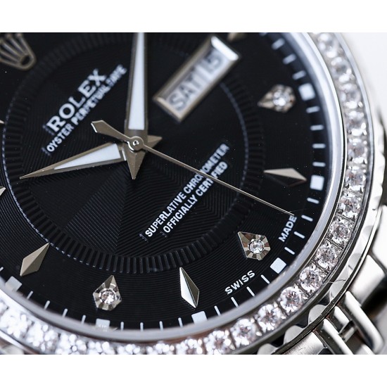 LS精品    劳力士Rolex[色][色]低调奢华[色]火爆开启上市，不显浮华的风格广受成功人士喜爱，逐渐深刻人心，并备受各界人士推重。工艺精湛，糅合尊贵、典雅和独特气质于一身，位列世界手表业之翘楚材料：316钢18k微纳米电镀金，直径41mm，进口820A机芯，28800每小时振荡次数，动力储备48小时，表带：316精钢表带，三度防水性能，返修率几乎为零，请君放心购