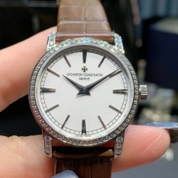 实拍2020年江诗丹顿传袭超薄系列-Vacheron Constantin 专为女神打造的，奢华时尚，采用进口316钢表壳，搭配原装进口9015机芯（0返修），天然蓝宝石玻璃镜面，直径33mm，超薄工艺7.8mm，超强防水30米，竹节纹进口小牛皮表带，一表一码。