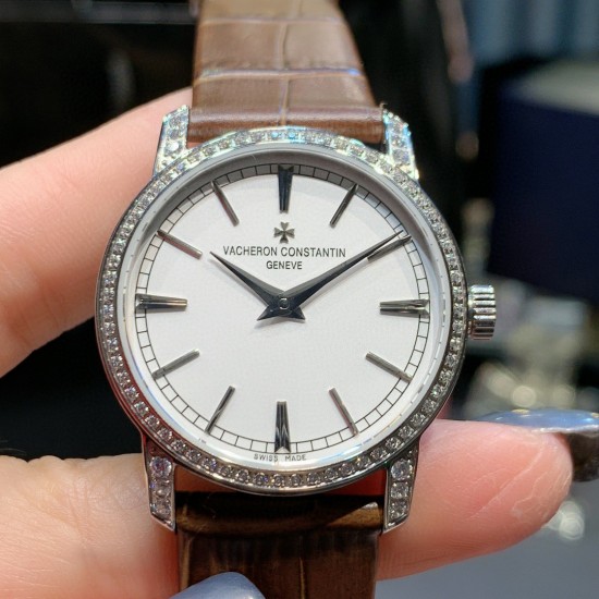 实拍2020年江诗丹顿传袭超薄系列-Vacheron Constantin 专为女神打造的,奢华时尚,采用进口316钢表壳,搭配原装进口9015机芯(0返修),天然蓝宝石玻璃镜面,直径33mm,超薄工艺7.8mm,超强防水30米,竹节纹进口小牛皮表带,一表一码。 实拍2020年江诗丹顿传袭超薄系列-Vacheron Constantin 专为女神打造的,奢华时尚,采用进口316钢表壳,搭配原装进口9015机芯(0返修),天然蓝宝石玻璃镜面,直径33mm,超薄工艺7.8mm,超强防水30米,竹节纹进口小牛皮表带,一表一码。