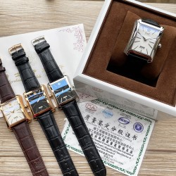 伯爵 Piaget 精品男士腕表，经典大三针设计，尊贵大气，绅士风范，卓越品质，热卖全城。采用全自动机械机芯，顶级316精钢表壳，进口小牛皮表带，矿物质超强镜面，尺寸40*13