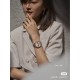 时光淙淙,细品每一刻芳香醇厚。欧米茄超霸系列38mm“卡布奇诺”有着双色的表盘配色,3个椭圆形小表盘的设计也令人眼前一亮。316精钢表壳福独特和欧米茄独特的Sedna️18K金搭配,整个表壳外圈镶钻,显得璀璨耀眼,匠具独心的双重表圈设计将钻石的闪亮光泽与超霸原型表款的运动精神完美融合,简直太显精致时髦感了!如此传奇的它颜值真的超能打,此款配色真的很治愈,不仅颜色百搭,完全不挑肤色! 时光淙淙,细品每一刻芳香醇厚。欧米茄超霸系列38mm“卡布奇诺”有着双色的表盘配色,3个椭圆形小表盘的设计也令人眼前一亮。316精钢表壳福独特和欧米茄独特的Sedna️18K金搭配,整个表壳外圈镶钻,显得璀璨耀眼,匠具独心的双重表圈设计将钻石的闪亮光泽与超霸原型表款的运动精神完美融合,简直太显精致时髦感了!如此传奇的它颜值真的超能打,此款配色真的很治愈,不仅颜色百搭,完全不挑肤色!
