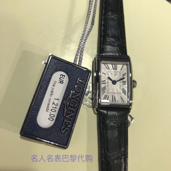 林志玲代言浪琴腕表 这一枚精巧的腕间时计寄予深情的陪伴,在指针嘀嗒间诠释关怀与牵挂。浪琴黛绰维纳系列方形石英腕表,洋溢优雅气质,以意大利“快乐生活”(Dolce Vita)为设计灵感,懂得欣赏此系列腕表的,是能从最简单的快乐中活出精彩人生的女性!✔️✔️ 林志玲代言浪琴腕表 这一枚精巧的腕间时计寄予深情的陪伴,在指针嘀嗒间诠释关怀与牵挂。浪琴黛绰维纳系列方形石英腕表,洋溢优雅气质,以意大利“快乐生活”(Dolce Vita)为设计灵感,懂得欣赏此系列腕表的,是能从最简单的快乐中活出精彩人生的女性!✔️✔️