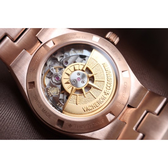 实拍【Vacheron Constantin江诗丹顿】纵横四海系列OVERSEAS女款小号型钢带款——一款极具魅力和旅行精神的女性腕表【表壳】直径36mm适合大部分女性佩戴,84颗圆形切割施华洛水更是钻璀璨夺目 【表盘】简约的大三针设计 旭日纹缎面拉丝的工艺处理 深邃优雅 时标均带白色夜光涂层 【机芯】CITIZEN8系列改Cal.5300机芯(机芯稳定零返修 ) 原装18k纳米镀金质摆陀 实拍【Vacheron Constantin江诗丹顿】纵横四海系列OVERSEAS女款小号型钢带款——一款极具魅力和旅行精神的女性腕表【表壳】直径36mm适合大部分女性佩戴,84颗圆形切割施华洛水更是钻璀璨夺目 【表盘】简约的大三针设计 旭日纹缎面拉丝的工艺处理 深邃优雅 时标均带白色夜光涂层 【机芯】CITIZEN8系列改Cal.5300机芯(机芯稳定零返修 ) 原装18k纳米镀金质摆陀