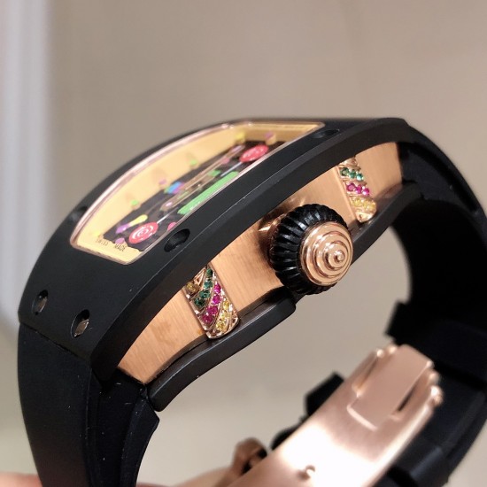 实拍 最新理查珐琅棉花糖理查德米勒 RichardMille 珐琅棉花糖 最新爆款 bon bon系列最稀有的作品!克服传统工艺打破模式!钟表最受尊敬的技术之一。不是所有人的嫁妆,棉花糖运动曲线和颜色,它们是诱人的。有了理查德米勒,实现了把棉花糖戴在你的手腕上!白色陶瓷加上黄粉绿搪瓷表盘,RM-07柔和的颜色创造了一个组合...甜蜜!糖果店的一次旅行,一个让人难以置信的艺术品。你会戴上它吗? 实拍 最新理查珐琅棉花糖理查德米勒 RichardMille 珐琅棉花糖 最新爆款 bon bon系列最稀有的作品!克服传统工艺打破模式!钟表最受尊敬的技术之一。不是所有人的嫁妆,棉花糖运动曲线和颜色,它们是诱人的。有了理查德米勒,实现了把棉花糖戴在你的手腕上!白色陶瓷加上黄粉绿搪瓷表盘,RM-07柔和的颜色创造了一个组合...甜蜜!糖果店的一次旅行,一个让人难以置信的艺术品。你会戴上它吗?