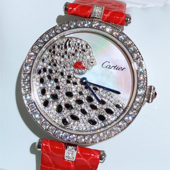 实拍 卡地亚-Cartier，狠货来袭，全真镶钻字面，瑞士石英机芯，加厚蓝宝石镜面[强]搭配美洲鳄鱼皮带[耶]尺寸35mm，超级漂亮、时尚不容错过！
