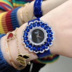 实拍 萧邦-Chopard❥ Precious Chopard系列❥瑞士石英机芯❥蓝宝石玻璃镜面❥表壳直径约36mm          厚度约8mm❥今年以“舞会”为主题，推出Precious Chopard系列高级珠宝与珠宝表新作。以钻石和多种彩色贵重宝石为Precious Chopard系列珠宝装饰出华丽的外衣，由最出色的珠宝师以卓绝工艺精心制作，散发出盛大晚会的恢宏气势。