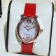 实拍 萧邦-ChopardHappy Sport Oval 石英版本腕表精钢表壳制表工艺与优雅美学风格巧妙结合,以此来展示女性魅力和技术性能。玫瑰金真空电镀材质,既优雅又时尚,以圆润柔美的曲线演绎隽永女性魅力。萧邦对象征永恒的椭圆形展现新颖诠释,打造出一款献给女性的臻礼,许下一个象征快乐的诚挚诺言。Happy Spor欢快嬉戏、自由旋转的水钻珠子在两片蓝宝石水晶之间愉悦轻舞。表壳 约30mm珍珠贝壳彩色表盘搭配光泽亮皮纹表带针扣穿戴C表扣。 实拍 萧邦-ChopardHappy Sport Oval 石英版本腕表精钢表壳制表工艺与优雅美学风格巧妙结合,以此来展示女性魅力和技术性能。玫瑰金真空电镀材质,既优雅又时尚,以圆润柔美的曲线演绎隽永女性魅力。萧邦对象征永恒的椭圆形展现新颖诠释,打造出一款献给女性的臻礼,许下一个象征快乐的诚挚诺言。Happy Spor欢快嬉戏、自由旋转的水钻珠子在两片蓝宝石水晶之间愉悦轻舞。表壳 约30mm珍珠贝壳彩色表盘搭配光泽亮皮纹表带针扣穿戴C表扣。