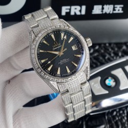 原版复刻 欧米茄镶钻系列，直径40mm，厚度9mm，所有配零件与官版互通！尺寸重量均与正版一致！【机芯】ETA2824机芯,所有机芯出厂均严格调试确保走时精准。【表壳表扣】与原版一致材质的316L精钢表壳搭配316L精钢表带/原装保险扣，表扣跟原装一样是镶钻的，3.表带的每一节带粒都是镶有三排钻石的，完全吻合原版【表镜】抗刮损蓝水晶玻璃采用进口南非钻，历经数日的手工镶嵌而成，不易掉钻。是手表中一款比较超薄的机械表，质量保证，价格贴心！拥有即贴心！⚠️请认准独家品质
