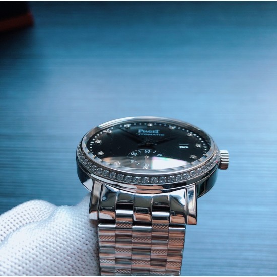 伯爵 Piaget Z2 精品男士腕表,经典两针半设计,圈口镶钻 尊贵大气,绅士风范,卓越品质,热卖全城。采用进口全自动2824 机械机芯(零返修),顶级316精钢表壳 伯爵经典表带, 蓝宝石抗魔镜面,尺寸42*12 三杰为你精致推荐男士精品机械腕表 精致传承真实效果 SJ品质的保证 伯爵 Piaget Z2 精品男士腕表,经典两针半设计,圈口镶钻 尊贵大气,绅士风范,卓越品质,热卖全城。采用进口全自动2824 机械机芯(零返修),顶级316精钢表壳 伯爵经典表带, 蓝宝石抗魔镜面,尺寸42*12 三杰为你精致推荐男士精品机械腕表 精致传承真实效果 SJ品质的保证