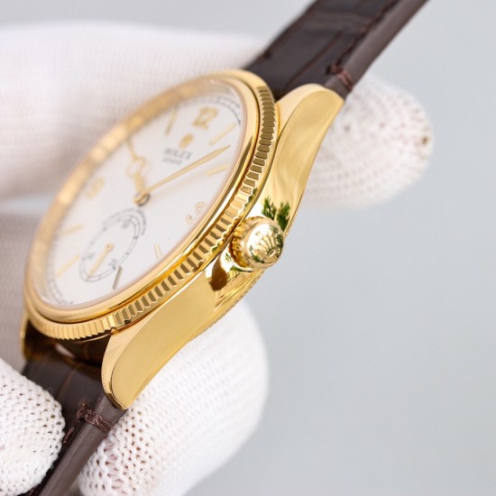 劳力士 ROLEX 恒动1908型,m52508-0006小秒型腕表,是劳力士几百年来第一款透底腕表,腕表尺寸:39mm,独家定制Cal.7140原装机芯,功能外表做到和原装一致;走时精准稳定性! 3. 红金技术,厚度达到包金一般的标准,腕表重量优化! 4.搭配意大利小牛皮,双褶扣,皮质柔软细腻更加贴合手腕给您带来舒适的佩戴感! 劳力士 ROLEX 恒动1908型,m52508-0006小秒型腕表,是劳力士几百年来第一款透底腕表,腕表尺寸:39mm,独家定制Cal.7140原装机芯,功能外表做到和原装一致;走时精准稳定性! 3. 红金技术,厚度达到包金一般的标准,腕表重量优化! 4.搭配意大利小牛皮,双褶扣,皮质柔软细腻更加贴合手腕给您带来舒适的佩戴感!