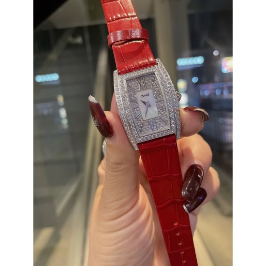 伯爵-piaget-G0A33091女士腕表，水桶形的表壳别具一格，独特的绢布表带搭配原版针扣，完美结合，尽显奢华时尚气质。原装瑞士机芯，316L精钢表壳，度18k白金和玫瑰金，尺寸27x38mm备受喜爱、值得拥有[机智][耶]实物超美