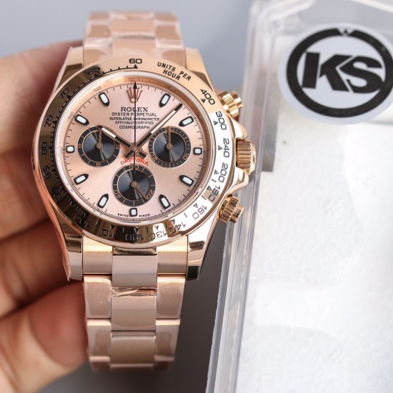 顶级做工KS出品:劳力士 恒动宇宙计时型迪通拿 【尺寸】40MM【表镜】抗刮损蓝水晶玻璃 防反光凸透式放大日历窗【表壳】上链表冠,旋入式三扣锁三重防水系统【机芯】采用7750机芯,高效精准稳定【表带】腕表搭配折叠式表扣,且表扣具有微调装置,可以调到非常的贴合手腕 折叠扣 超强夜光 防水大于100米 顶级做工KS出品:劳力士 恒动宇宙计时型迪通拿 【尺寸】40MM【表镜】抗刮损蓝水晶玻璃 防反光凸透式放大日历窗【表壳】上链表冠,旋入式三扣锁三重防水系统【机芯】采用7750机芯,高效精准稳定【表带】腕表搭配折叠式表扣,且表扣具有微调装置,可以调到非常的贴合手腕 折叠扣 超强夜光 防水大于100米