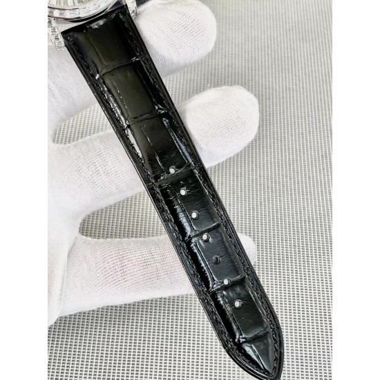 江诗丹顿传袭系列 搭载9015超精准机芯零返修.直径40mm 厚度9.0mm防水30米 耗时多年突破传统爪镶工艺使之效果完美体现,高级钟表与顶级珠宝的完美融合。江诗丹顿传袭系列象征着艺术,制表工艺与创新天赋之间的交融,将钟表制造的奥秘与珠宝镶嵌神奇巧妙的融为一体。所有工序均手工完成,整体镶嵌颗奢华方钻,令整枚腕表烁烁生辉。 江诗丹顿传袭系列 搭载9015超精准机芯零返修.直径40mm 厚度9.0mm防水30米 耗时多年突破传统爪镶工艺使之效果完美体现,高级钟表与顶级珠宝的完美融合。江诗丹顿传袭系列象征着艺术,制表工艺与创新天赋之间的交融,将钟表制造的奥秘与珠宝镶嵌神奇巧妙的融为一体。所有工序均手工完成,整体镶嵌颗奢华方钻,令整枚腕表烁烁生辉。