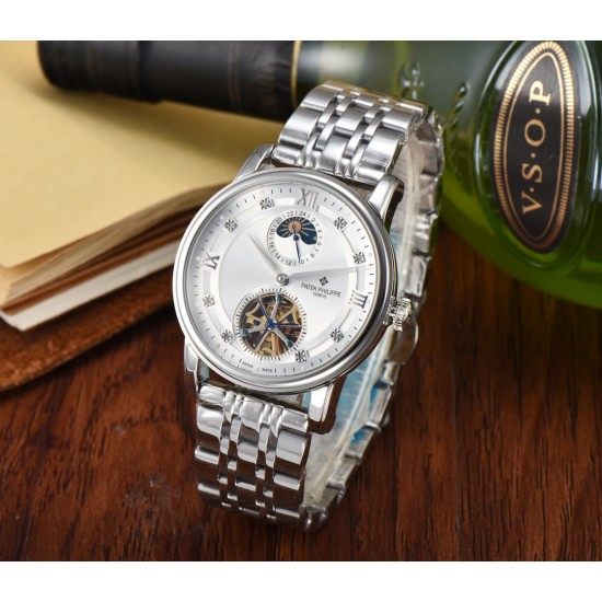 时尚新款 PATEK PHILIPPE【新年巨献 最高版本】百达翡丽超级多功能系列(功能 12字位日月星辰显示 6字位飞达显示)和原装一样的带水平压纹工艺,带荧光刻度 ,42mm直径。316L精钢镀金,原装进口镀膜水晶镜面。字面的外钻为施华洛世奇钻,通透闪亮,气质非凡。在目前技术范畴内尽可能接近原装,此款腕表让您驾驭所有场合。 时尚新款 PATEK PHILIPPE【新年巨献 最高版本】百达翡丽超级多功能系列(功能 12字位日月星辰显示 6字位飞达显示)和原装一样的带水平压纹工艺,带荧光刻度 ,42mm直径。316L精钢镀金,原装进口镀膜水晶镜面。字面的外钻为施华洛世奇钻,通透闪亮,气质非凡。在目前技术范畴内尽可能接近原装,此款腕表让您驾驭所有场合。