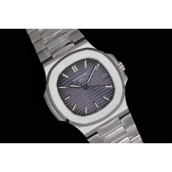 【“薄”大精深 从“芯”出发】全新升级V2版本 PATEK 。PHILPPE——鹦鹉螺5711/1A系列强势回归。1：1全新开模修正三件套壳 厚度仅9mm，修正了以往偏厚的现象，使之佩戴更贴合手腕。搭载全新定制版9015改原装CaI.324 S C洗花机芯。突破了无加夹板的情况下摆轮位置同步正品！定制级的人体工程学表带 修正了表带的铰链部分...[更多]