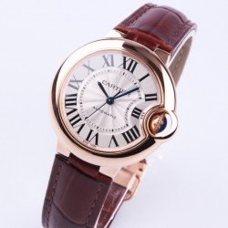 卡地亚蓝气球  CARTIER BallonBleu重磅更新 全新推出原版一档076机芯亮点一：采用原版076专用一档机芯，拔档即停秒调时。机芯摆频每小时28800次，动力储存为48小时，nh05只能放12小时，原版076能放一个周末。走时更加抗震防磁，精准稳定，摆脱nh05时不时修表的烦恼。亮点二：所有配件皆可与原装配件互换，厚度做到33款9.96mm/36款12.05mm，与原装基本保持一致。（所有款式齐全_均配备说明书一卡一码同步专柜防伪及跳码规律_细节处理能与原装相媲美_无惧专柜对比）