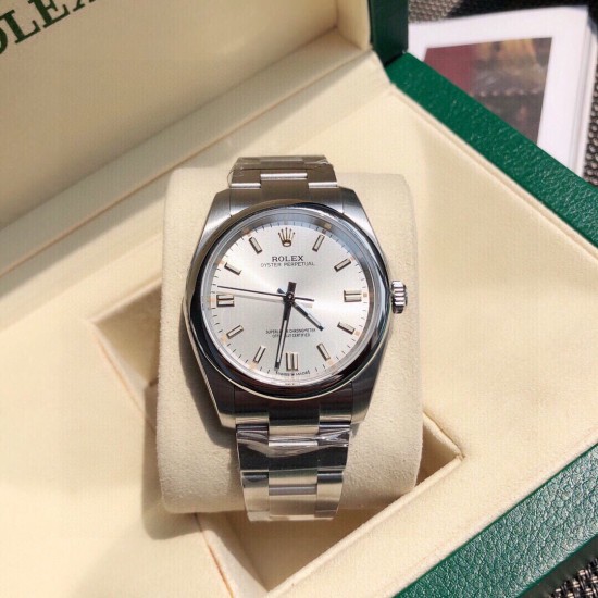ROLEX 劳力士 蚝式恒动型 超卓性能,高效稳定,三格链节舒适度极佳,圆拱型外圈搭配上对版的彩色表盘,非常独特的设计,在光线下会有一种莹润,透亮的感觉# 字体样式 模具均选与ROLEX相同字体,防刮损蓝宝石玻璃镜面,旋入式表冠,双扣锁双重防水!表扣内侧外侧图标细节同原版激光雕刻工艺,瑞士冰蓝色棒状时标夜光! ROLEX 劳力士 蚝式恒动型 超卓性能,高效稳定,三格链节舒适度极佳,圆拱型外圈搭配上对版的彩色表盘,非常独特的设计,在光线下会有一种莹润,透亮的感觉# 字体样式 模具均选与ROLEX相同字体,防刮损蓝宝石玻璃镜面,旋入式表冠,双扣锁双重防水!表扣内侧外侧图标细节同原版激光雕刻工艺,瑞士冰蓝色棒状时标夜光!