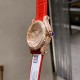 实拍 为你带来快乐——推出萧邦chopard Happy Sport满钻腕表!①卓越时计源于精湛工艺,双层蓝宝水晶玻璃之间,7颗施华洛世奇快乐彩钻活灵活现,完美诠释原装的韵味和感觉,镶满钻的表壳比例匀称,做工精湛,颗颗美钻饱满挺拔。②字面为了追求完美,耗时耗力,每一个刻度和英文logo都经过多次的独立开模,耗费多套模板,为你带来最接近原装的字面效果!③机芯采用进口石英机芯走时精准,④表带方面,为追求极致以及每一位客户的体验感,不惜成本采用牛皮皮表带,为你带来最高的体验手感制表技艺和宝石镶嵌完美融合! 实拍 为你带来快乐——推出萧邦chopard Happy Sport满钻腕表!①卓越时计源于精湛工艺,双层蓝宝水晶玻璃之间,7颗施华洛世奇快乐彩钻活灵活现,完美诠释原装的韵味和感觉,镶满钻的表壳比例匀称,做工精湛,颗颗美钻饱满挺拔。②字面为了追求完美,耗时耗力,每一个刻度和英文logo都经过多次的独立开模,耗费多套模板,为你带来最接近原装的字面效果!③机芯采用进口石英机芯走时精准,④表带方面,为追求极致以及每一位客户的体验感,不惜成本采用牛皮皮表带,为你带来最高的体验手感制表技艺和宝石镶嵌完美融合!