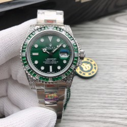 ROLEX Submarine 水鬼钻石系列  3135机芯 ROLEX劳力士SUB水鬼系列不断提高复刻效果，精钢不断改进的钻研精神，特别是五大神器的业界认可，目前销量一直成上升趋势！尺寸：40mm表镜：抗刮损蓝水晶玻璃，防反光凸透式放大日历窗！表壳：上链表冠，旋入式三扣锁三重防水系统！机芯：Cal.3135自动机械机芯！表带：蚝式三节表链！表扣：折叠扣，超强夜光，防水大于100米！SF出品 附带全套原版配置包括(保修卡 正品说明书)