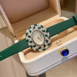 伯爵-PIAGET  全新高级珠宝系列，18K白金.玫瑰金，镶饰两圈马眼型切割美钻一圈22颗（约3.84克拉）－共44颗高级珠宝制作的一大挑战；钻石散发的耀眼光芒，皮带采用轻柔的缎面材质，与钻石造型形成优雅对比。原装尺寸31 X37 mm