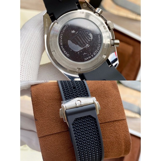 OMEGA 欧米茄 登月腕表——「Speedmaster Apollo 11 50th Anniversary」超霸计时码表,直径42mm,镶嵌黑色陶瓷刻度圈,衬托出醒目的金色刻度。 OMEGA 欧米茄 登月腕表——「Speedmaster Apollo 11 50th Anniversary」超霸计时码表,直径42mm,镶嵌黑色陶瓷刻度圈,衬托出醒目的金色刻度。