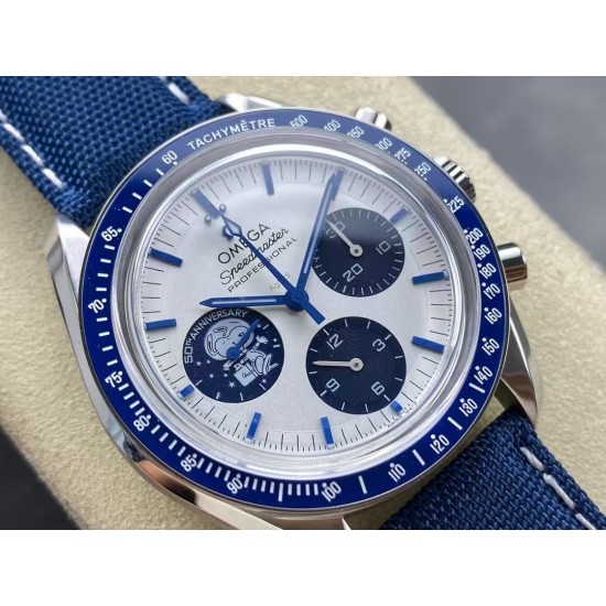 OMEGA 欧米茄 超霸系列!310.32.42.50.02.001“满配版”史努比50周年纪念腕表本次V4版本具体升级如下:1:表壳两侧的倒角以及拉丝打磨均做到和原版一致。2:圈口的陶瓷圈做工颜色均跟原版一致。3:机芯采用3861手动上链跟原版一致,机芯经过多方面升级改良比之前更加稳定。4:此次钢带款是按照国外官网原版开模打造,真正做到1比1对版。5:附带至臻天文台认证卡,同步感应直达官网对应表款!N1出品、带你进入最完美史努比太空遨游! OMEGA 欧米茄 超霸系列!310.32.42.50.02.001“满配版”史努比50周年纪念腕表本次V4版本具体升级如下:1:表壳两侧的倒角以及拉丝打磨均做到和原版一致。2:圈口的陶瓷圈做工颜色均跟原版一致。3:机芯采用3861手动上链跟原版一致,机芯经过多方面升级改良比之前更加稳定。4:此次钢带款是按照国外官网原版开模打造,真正做到1比1对版。5:附带至臻天文台认证卡,同步感应直达官网对应表款!N1出品、带你进入最完美史努比太空遨游!