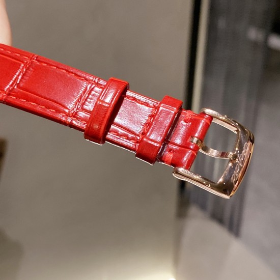 实拍 为你带来快乐——推出萧邦chopard Happy Sport满钻腕表!①卓越时计源于精湛工艺,双层蓝宝水晶玻璃之间,7颗施华洛世奇快乐彩钻活灵活现,完美诠释原装的韵味和感觉,镶满钻的表壳比例匀称,做工精湛,颗颗美钻饱满挺拔。②字面为了追求完美,耗时耗力,每一个刻度和英文logo都经过多次的独立开模,耗费多套模板,为你带来最接近原装的字面效果!③机芯采用进口石英机芯走时精准,④表带方面,为追求极致以及每一位客户的体验感,不惜成本采用牛皮皮表带,为你带来最高的体验手感制表技艺和宝石镶嵌完美融合! 实拍 为你带来快乐——推出萧邦chopard Happy Sport满钻腕表!①卓越时计源于精湛工艺,双层蓝宝水晶玻璃之间,7颗施华洛世奇快乐彩钻活灵活现,完美诠释原装的韵味和感觉,镶满钻的表壳比例匀称,做工精湛,颗颗美钻饱满挺拔。②字面为了追求完美,耗时耗力,每一个刻度和英文logo都经过多次的独立开模,耗费多套模板,为你带来最接近原装的字面效果!③机芯采用进口石英机芯走时精准,④表带方面,为追求极致以及每一位客户的体验感,不惜成本采用牛皮皮表带,为你带来最高的体验手感制表技艺和宝石镶嵌完美融合!
