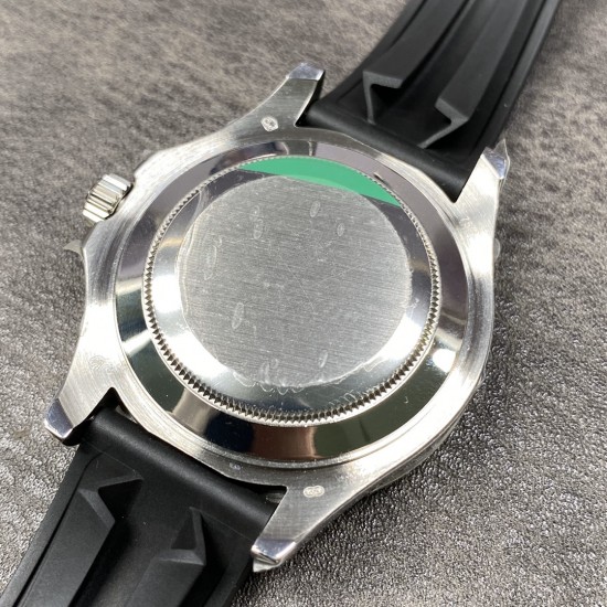 劳力士ROLEX游艇名仕型 42mm直径!装载海鸥2836机芯,双向旋转60分钟刻度外圈配哑黑色Cerachrom陶质圈口,凸显抛光立体数字!黑色漆面表盘,Chromalight夜光材质确保读时清晰。搭配一条Oysterflex表带,轻便灵活。另再附送一副同等级同质量的橡胶带。完美复刻 D1出品!出货实拍 劳力士ROLEX游艇名仕型 42mm直径!装载海鸥2836机芯,双向旋转60分钟刻度外圈配哑黑色Cerachrom陶质圈口,凸显抛光立体数字!黑色漆面表盘,Chromalight夜光材质确保读时清晰。搭配一条Oysterflex表带,轻便灵活。另再附送一副同等级同质量的橡胶带。完美复刻 D1出品!出货实拍
