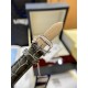 鳄鱼皮瑞士石英到货!浪琴表黛绰维纳20.80 X 32.00mm 石英女士腕表!瑞士石英,蓝宝石玻璃,鳄鱼皮表带,浪琴排名皇后级别的当属黛绰维纳系列女表 以意大利语中的Dolce Vita为名 寓意甜美生活 寓意意式生活邂逅现代浪漫 通过几何线条与柔美曲线塑造出现代优雅与妩媚姿态 银色表盘的雕花、以及蓝钢指针等精致细节都烘托出佩戴者纯正的优雅与贵气 ! 鳄鱼皮瑞士石英到货!浪琴表黛绰维纳20.80 X 32.00mm 石英女士腕表!瑞士石英,蓝宝石玻璃,鳄鱼皮表带,浪琴排名皇后级别的当属黛绰维纳系列女表 以意大利语中的Dolce Vita为名 寓意甜美生活 寓意意式生活邂逅现代浪漫 通过几何线条与柔美曲线塑造出现代优雅与妩媚姿态 银色表盘的雕花、以及蓝钢指针等精致细节都烘托出佩戴者纯正的优雅与贵气 !