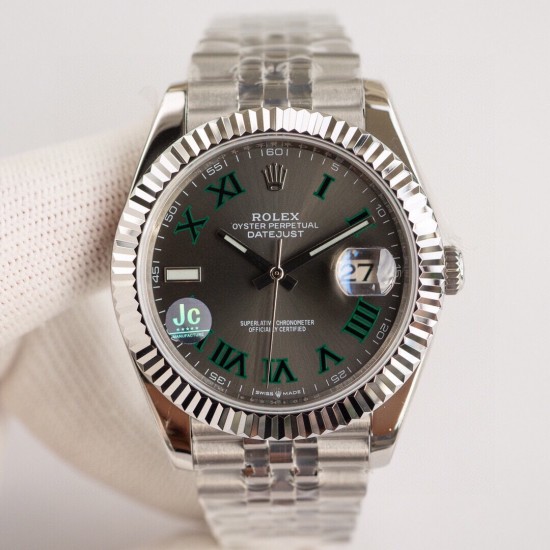 ROLEX 劳力士 蚝式恒动日志型41mm系列腕表,直径41mm,经典的蚝式表壳搭配三角坑纹外圈,把头采用旋入式设计,抗刮损蓝水晶玻璃,防反光凸透式放大(2.5倍)日历窗,隐蔽式摺叠皇冠带扣,矜持有度秀而不媚 恒久优雅! ROLEX 劳力士 蚝式恒动日志型41mm系列腕表,直径41mm,经典的蚝式表壳搭配三角坑纹外圈,把头采用旋入式设计,抗刮损蓝水晶玻璃,防反光凸透式放大(2.5倍)日历窗,隐蔽式摺叠皇冠带扣,矜持有度秀而不媚 恒久优雅!