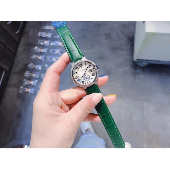 卡地亚 CARTIER 蓝气球奢华系列,316L精钢材质,简约又别具品味,摒弃了现代盛行的繁复华丽的修饰,以简约重新诠释唯美,打造独家高品质,采用高级珍珠贝母制作出表盘,优雅精致高贵气质尽显无漏。尺寸36mm*12mm。 卡地亚 CARTIER 蓝气球奢华系列,316L精钢材质,简约又别具品味,摒弃了现代盛行的繁复华丽的修饰,以简约重新诠释唯美,打造独家高品质,采用高级珍珠贝母制作出表盘,优雅精致高贵气质尽显无漏。尺寸36mm*12mm。