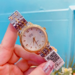 专柜同步发售欧米茄（OMEGA)  【精湛品质-女神专属】-女士精品腕表 碟飞典雅系列 原版复刻1:1，表款堪称是系列中最迷人的表款之一，尽显优雅气质与低调奢华，顶端表壳以316精钢打造，搭载日本进口西铁城机械 零返修  来自进口316钢表带 历经多道工序，防汗水，耐腐蚀 表盘-蓝宝石高清镜面 壳身整体超强立体感 精雕细琢，卓绝技艺 品质保证 尺寸：32mm厚11mm 时尚百搭，精致华贵呈现自然魅力