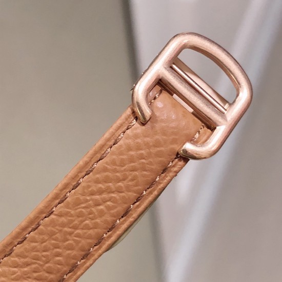 实拍卡地亚-CARTIER2020最新卡地亚法国坦克Cartier Tank Franaise系列,一款百搭性价比又高的手表 搭配全新专柜欧版风格定制的原厂表带,进口瑞士石英机芯。八角形表冠,镶嵌一颗凸圆形合成尖晶石,剑形蓝钢指针,蓝宝石水晶镜面,采用与原装一致的实心内罩,尺寸:25 x 20mm。佩戴舒适柔软服帖,上手显得高贵又典雅,很气质很女人独家货源。 实拍卡地亚-CARTIER2020最新卡地亚法国坦克Cartier Tank Franaise系列,一款百搭性价比又高的手表 搭配全新专柜欧版风格定制的原厂表带,进口瑞士石英机芯。八角形表冠,镶嵌一颗凸圆形合成尖晶石,剑形蓝钢指针,蓝宝石水晶镜面,采用与原装一致的实心内罩,尺寸:25 x 20mm。佩戴舒适柔软服帖,上手显得高贵又典雅,很气质很女人独家货源。