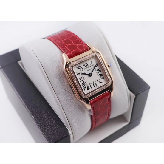 实拍 8848F Panthre de Cartier 卡地亚猎豹手表,华丽而不羁,是Panthre de Cartier猎豹所传达的美学风格。它线条流畅,魅惑动人,柔软服帖于腕间,宛若在肌肤上翩翩起舞。独特的造型彰显成熟优雅、自信动人的女性形象。表壳一体成型,搭配正品使用原装瑞士石英机芯,316L精钢壳套,镶嵌钻石 把头镶嵌一颗合成蓝色尖晶石,镀银表盘,剑形蓝钢指针,100%三度防水,尺寸:27 x 37毫米,22*30毫米,二个尺寸。每块表都有独立的机身编号。 实拍 8848F Panthre de Cartier 卡地亚猎豹手表,华丽而不羁,是Panthre de Cartier猎豹所传达的美学风格。它线条流畅,魅惑动人,柔软服帖于腕间,宛若在肌肤上翩翩起舞。独特的造型彰显成熟优雅、自信动人的女性形象。表壳一体成型,搭配正品使用原装瑞士石英机芯,316L精钢壳套,镶嵌钻石 把头镶嵌一颗合成蓝色尖晶石,镀银表盘,剑形蓝钢指针,100%三度防水,尺寸:27 x 37毫米,22*30毫米,二个尺寸。每块表都有独立的机身编号。