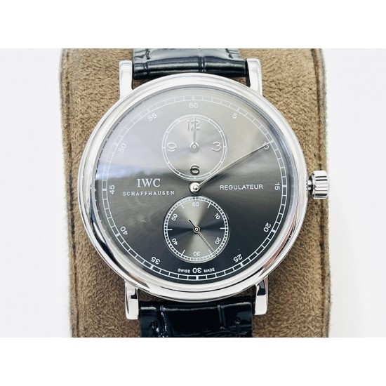 IWS新品 颜值巅峰IWC旗下最耀眼的明星,万国长动能月相专家。全新的葡萄牙系列系列IW544401透底腕表。【表壳】316L精钢表壳,打磨抛光非常圆润。小秒针盘位于6点钟位置附拨针停秒功能。3点位写有PORTOFINO(柏涛菲诺英文)双面防反光拱形蓝宝石镀膜镜面!【表带】意大利小牛皮!【机芯】自主研制自动上链机械机芯,机芯稳定,走时准。IWC旗下最耀眼的透底腕表。适合各种商务场合,简敛精致不失优雅!IWS Factory匠心力作 欢迎各路表友品鉴! IWS新品 颜值巅峰IWC旗下最耀眼的明星,万国长动能月相专家。全新的葡萄牙系列系列IW544401透底腕表。【表壳】316L精钢表壳,打磨抛光非常圆润。小秒针盘位于6点钟位置附拨针停秒功能。3点位写有PORTOFINO(柏涛菲诺英文)双面防反光拱形蓝宝石镀膜镜面!【表带】意大利小牛皮!【机芯】自主研制自动上链机械机芯,机芯稳定,走时准。IWC旗下最耀眼的透底腕表。适合各种商务场合,简敛精致不失优雅!IWS Factory匠心力作 欢迎各路表友品鉴!