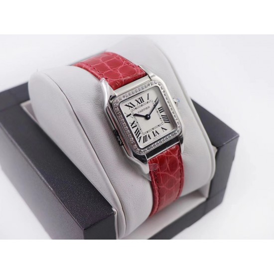 实拍 8848F Panthre de Cartier 卡地亚猎豹手表,华丽而不羁,是Panthre de Cartier猎豹所传达的美学风格。它线条流畅,魅惑动人,柔软服帖于腕间,宛若在肌肤上翩翩起舞。独特的造型彰显成熟优雅、自信动人的女性形象。表壳一体成型,搭配正品使用原装瑞士石英机芯,316L精钢壳套,镶嵌钻石 把头镶嵌一颗合成蓝色尖晶石,镀银表盘,剑形蓝钢指针,100%三度防水,尺寸:27 x 37毫米,22*30毫米,二个尺寸。每块表都有独立的机身编号。 实拍 8848F Panthre de Cartier 卡地亚猎豹手表,华丽而不羁,是Panthre de Cartier猎豹所传达的美学风格。它线条流畅,魅惑动人,柔软服帖于腕间,宛若在肌肤上翩翩起舞。独特的造型彰显成熟优雅、自信动人的女性形象。表壳一体成型,搭配正品使用原装瑞士石英机芯,316L精钢壳套,镶嵌钻石 把头镶嵌一颗合成蓝色尖晶石,镀银表盘,剑形蓝钢指针,100%三度防水,尺寸:27 x 37毫米,22*30毫米,二个尺寸。每块表都有独立的机身编号。